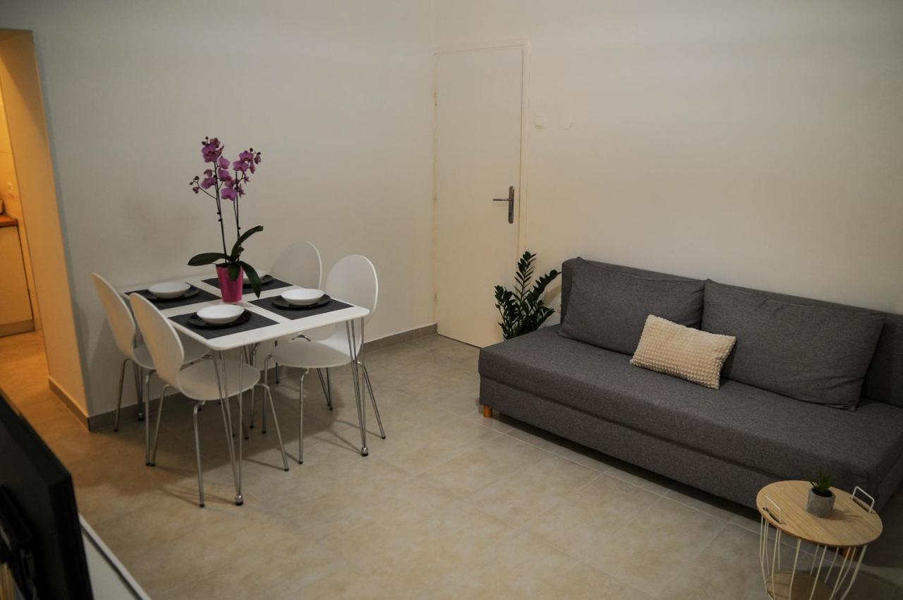 Apartman Gulliver In The Center, 10 Meters From The Sea With Private Parking In Natural Shade Rabac Ngoại thất bức ảnh